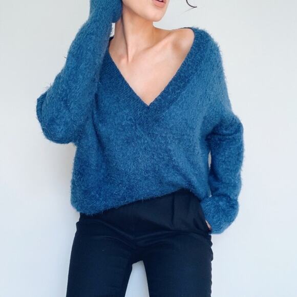 Urban Outfitters Oversized Fuzzy Eyelash V-Neck Knit Sweater - Picture 3 of 9